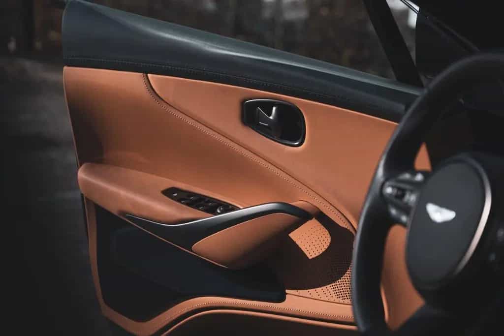 Aston Martin DBX 4.0 V8 03/2022-photo-15