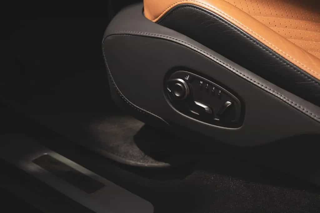 Aston Martin DBX 4.0 V8 03/2022-photo-19