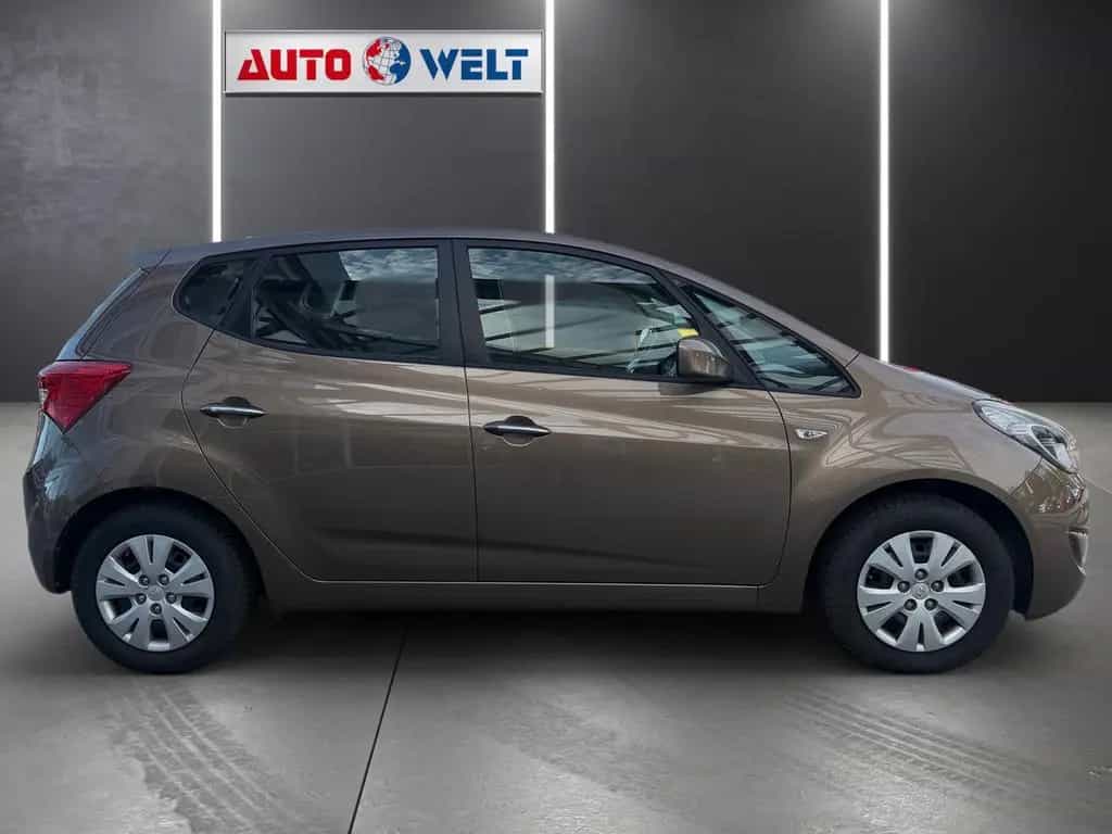 Hyundai ix20 1.6i Automatik FIFA World Cup Sitzheizung 03/2014-photo-2