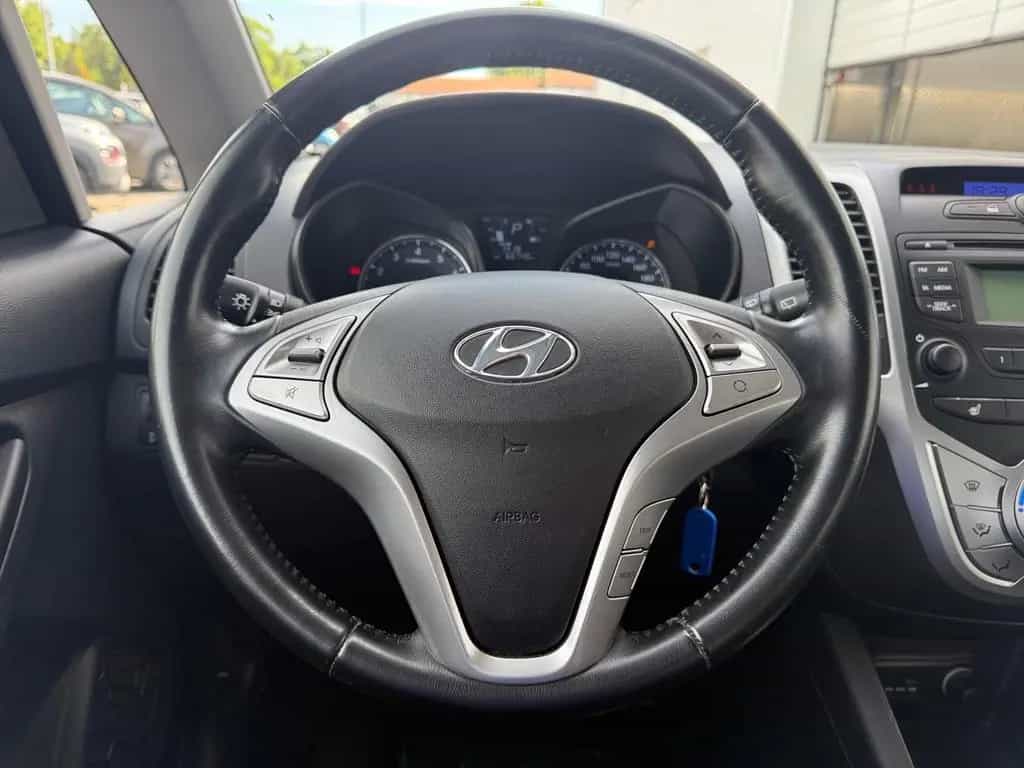 Hyundai ix20 1.6i Automatik FIFA World Cup Sitzheizung 03/2014-photo-22