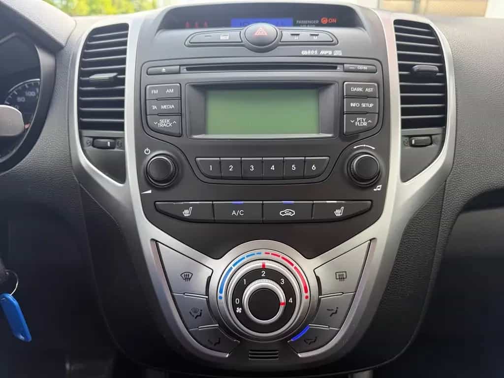 Hyundai ix20 1.6i Automatik FIFA World Cup Sitzheizung 03/2014-photo-23