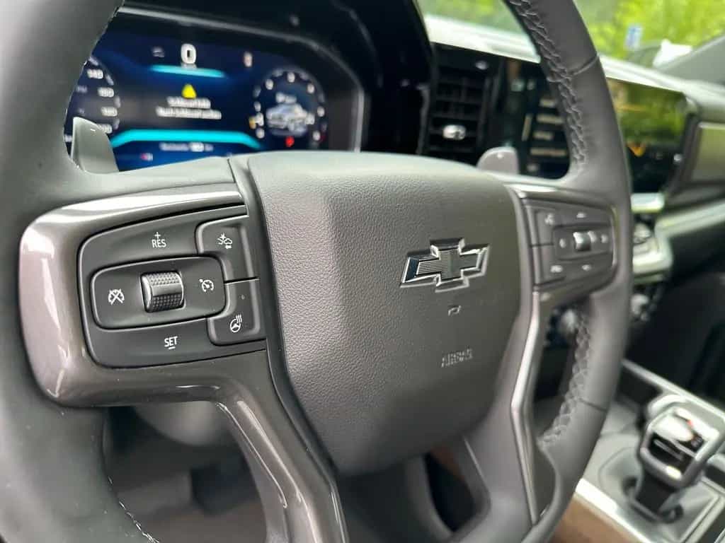Chevrolet Silverado Crew Cab High Country Midnight Edition null-photo-19
