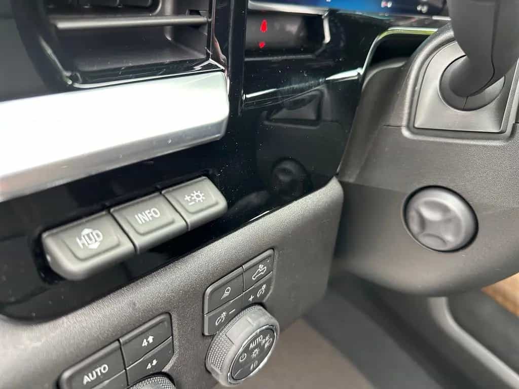 Chevrolet Silverado Crew Cab High Country Midnight Edition null-photo-20