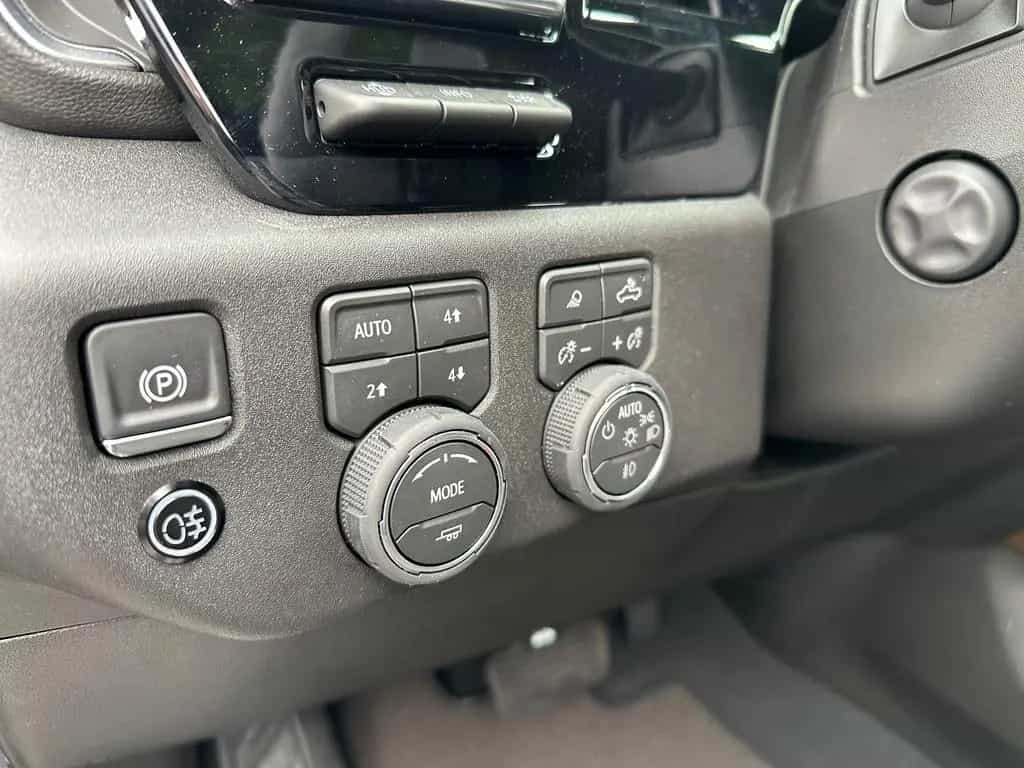 Chevrolet Silverado Crew Cab High Country Midnight Edition null-photo-22
