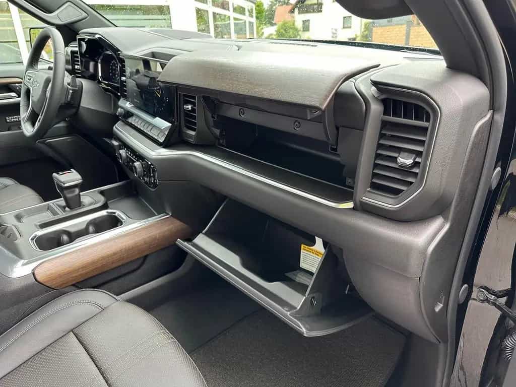 Chevrolet Silverado Crew Cab High Country Midnight Edition null-photo-24
