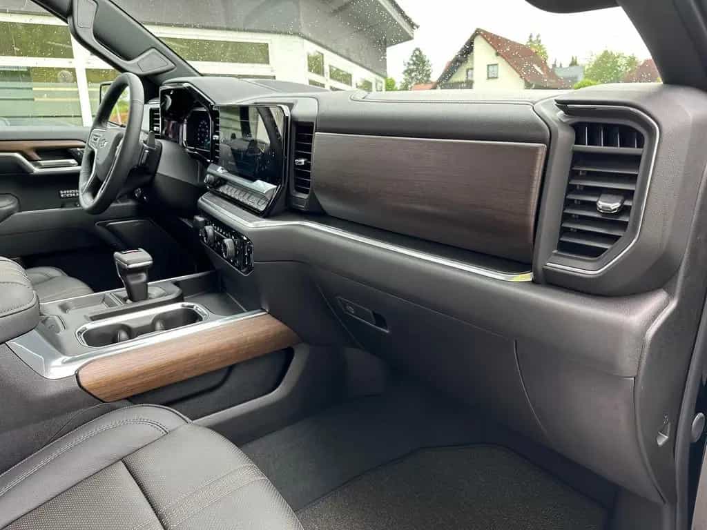 Chevrolet Silverado Crew Cab High Country Midnight Edition null-photo-25