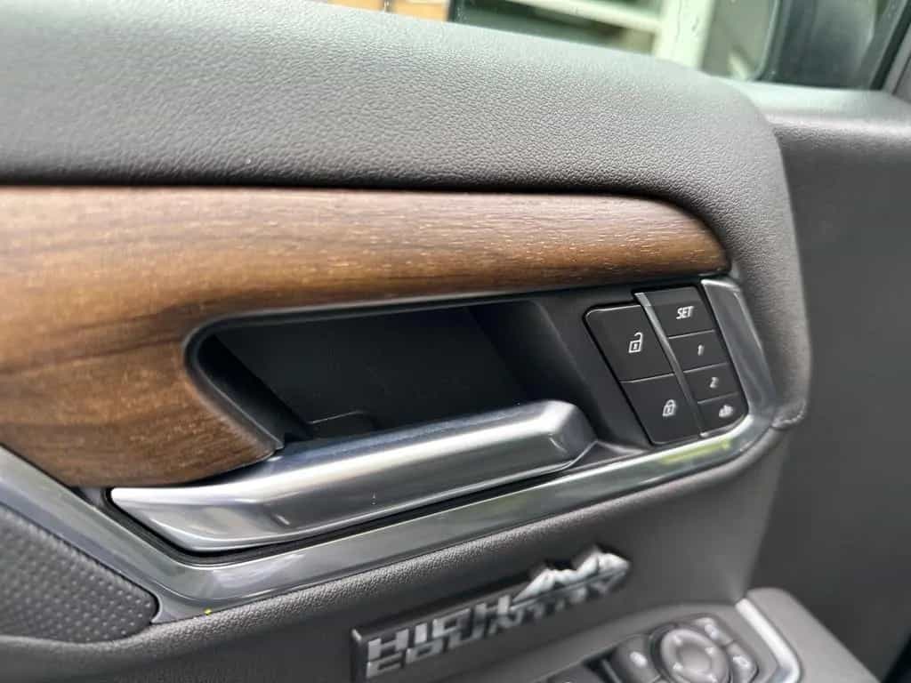 Chevrolet Silverado Crew Cab High Country Midnight Edition null-photo-26