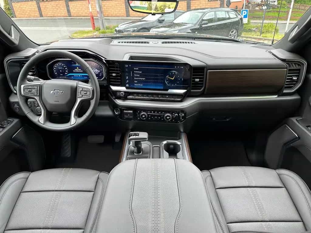 Chevrolet Silverado Crew Cab High Country Midnight Edition null-photo-28