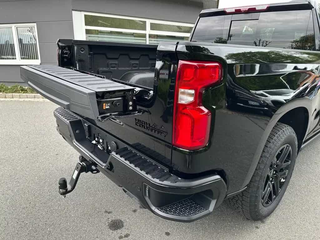 Chevrolet Silverado Crew Cab High Country Midnight Edition null-photo-3