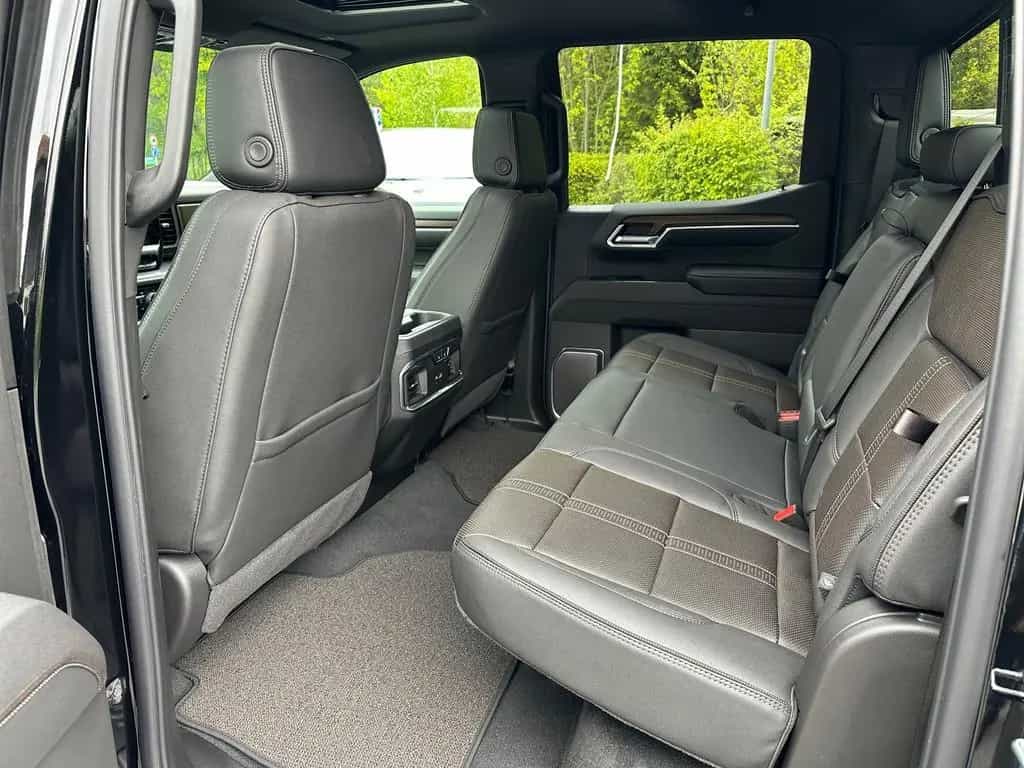 Chevrolet Silverado Crew Cab High Country Midnight Edition null-photo-32