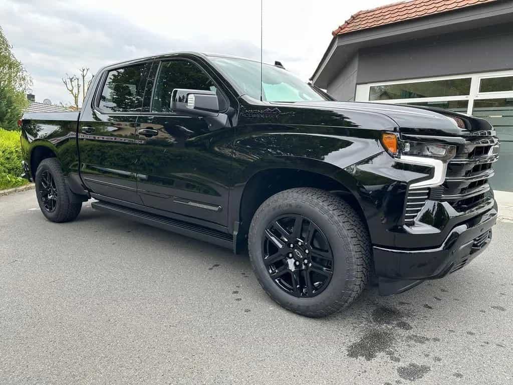 Chevrolet Silverado Crew Cab High Country Midnight Edition null-photo-39