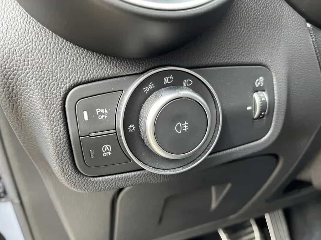 Alfa Romeo Stelvio 2.0Turbo 16V 4WD BI-XEN / NAVI / W-PAKET 01/2023-photo-11