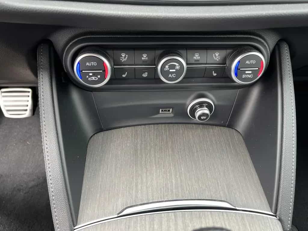 Alfa Romeo Stelvio 2.0Turbo 16V 4WD BI-XEN / NAVI / W-PAKET 01/2023-photo-17