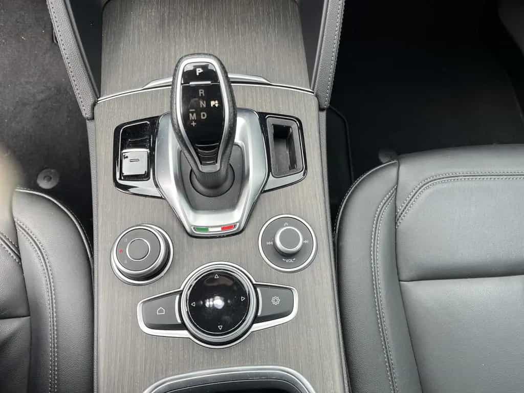 Alfa Romeo Stelvio 2.0Turbo 16V 4WD BI-XEN / NAVI / W-PAKET 01/2023-photo-18