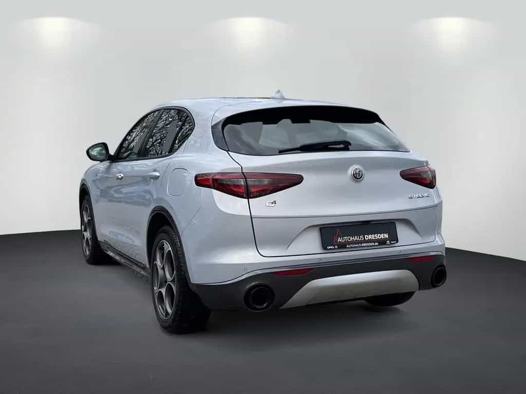Alfa Romeo Stelvio 2.0Turbo 16V 4WD BI-XEN / NAVI / W-PAKET 01/2023-photo-4