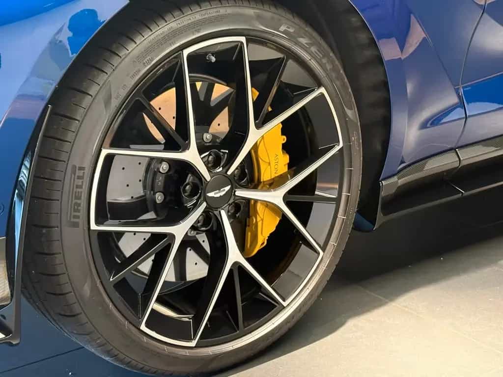 Aston Martin DBX 707 - Ion Blue - Full Carbon - B&W Sound null-photo-15