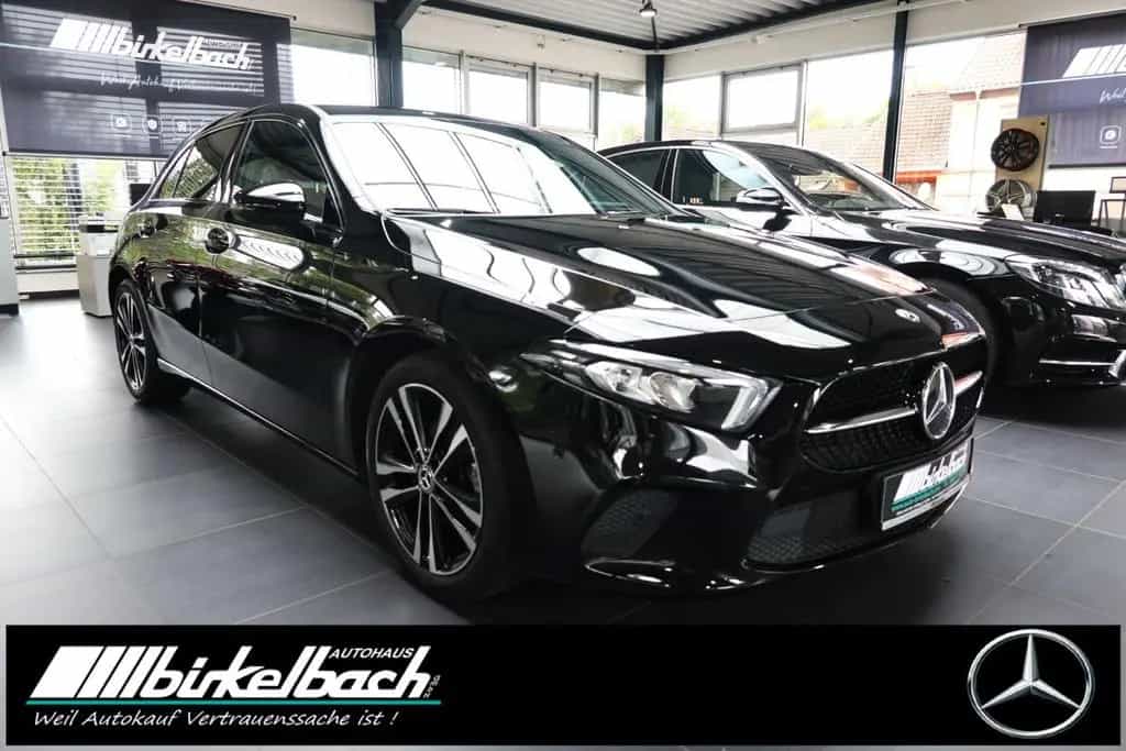 Mercedes-Benz A 180 Edition 19 Night LED MBUX Ambiente 11/2019-photo-2