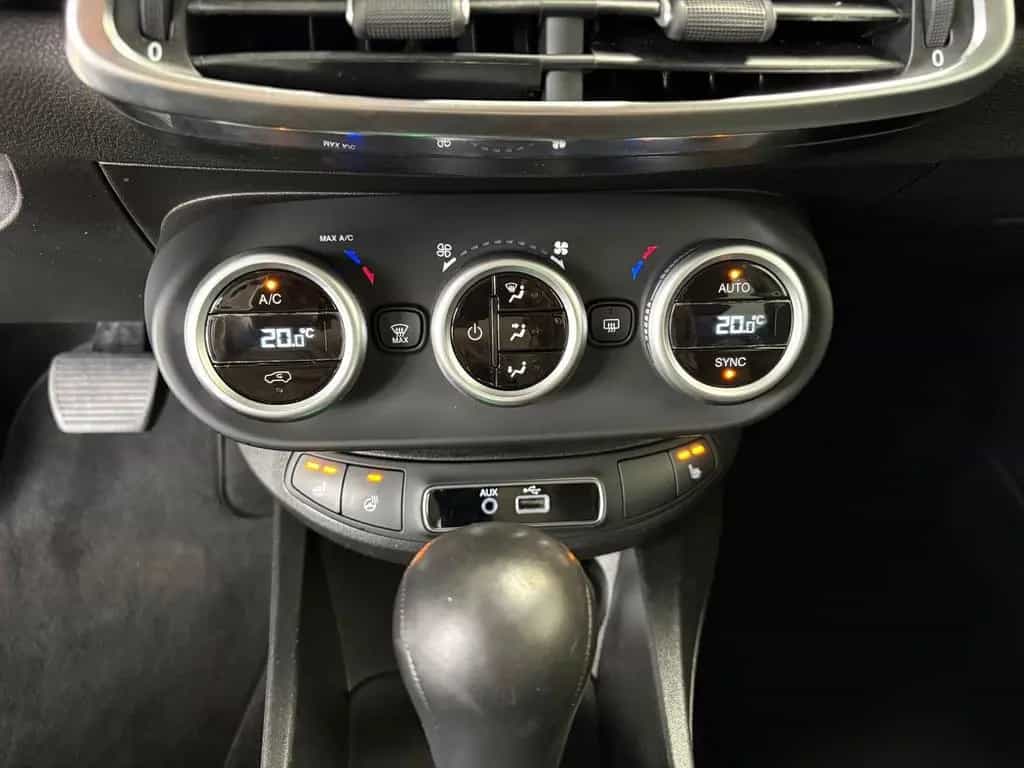 Fiat 500X Lounge NAVI KAMERA PDC SHZ Teilleder 12/2018-photo-16