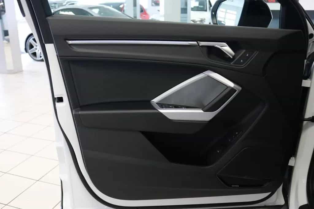 Audi Q3 Sportback 40 TFSI quattro AHK Matrix Pano 07/2024-photo-13