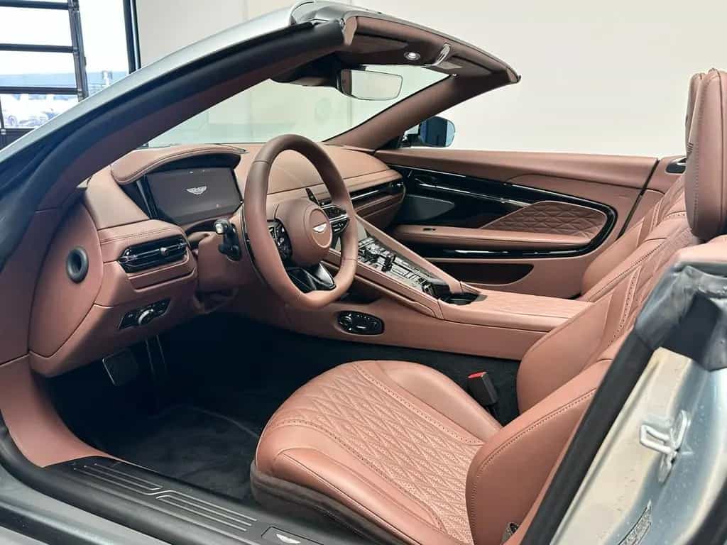 Aston Martin DB12 Volante -Titanium Silver -Havana Interieur null-photo-5
