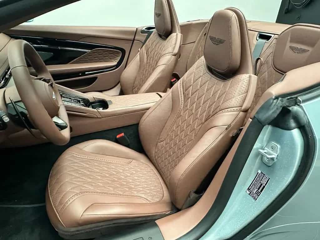 Aston Martin DB12 Volante -Titanium Silver -Havana Interieur null-photo-6