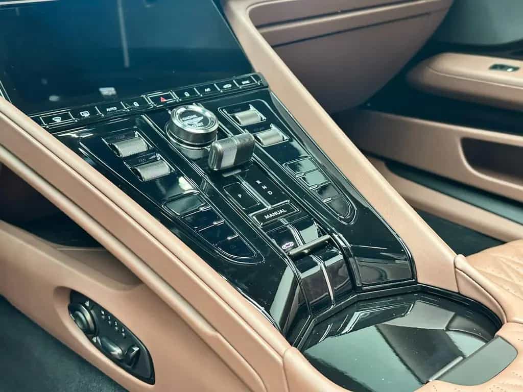 Aston Martin DB12 Volante -Titanium Silver -Havana Interieur null-photo-9