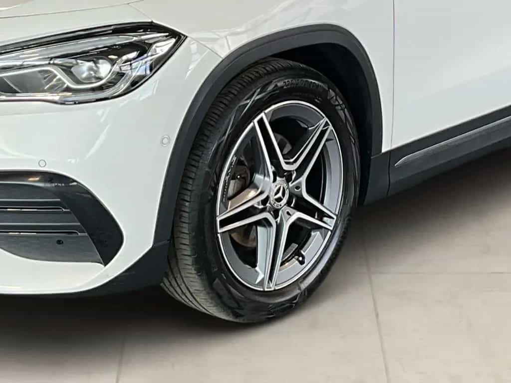 Mercedes-Benz GLA 200 AMG Panorama-Schiebedach 360 AUT Kam. LM 01/2022-photo-4