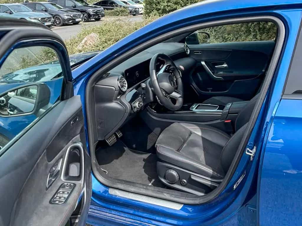Mercedes-Benz A 200 AMG MBUX+RüKam+M-LED+AHK+Night+Totwink+DAB 03/2025-photo-4