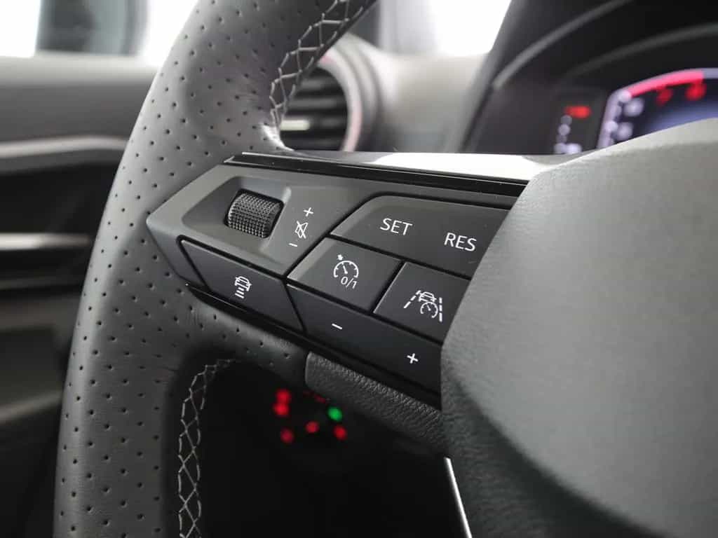 Seat Arona FR 1.0 TSI 116 PS 7 Gang DSG FR  LED Navi null-photo-13