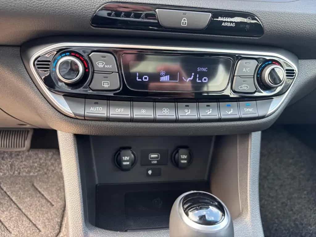 Hyundai i30 cw Edition 30+ Mild-Hybrid El. Panodach Navi 03/2021-photo-18