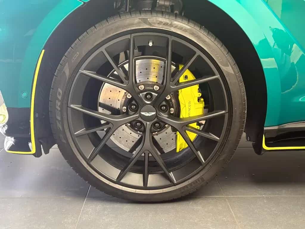 Aston Martin DBX 707 AMR24 Edition - Medical Car - Carbon 01/2025-photo-15