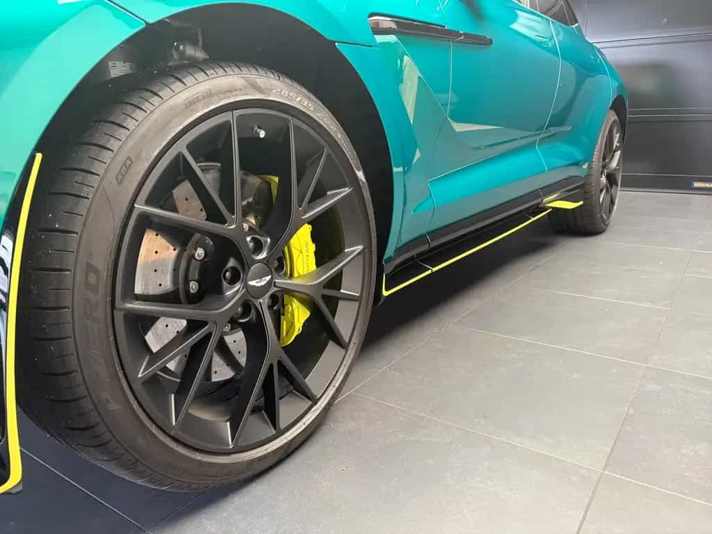 Aston Martin DBX 707 AMR24 Edition - Medical Car - Carbon 01/2025-photo-18