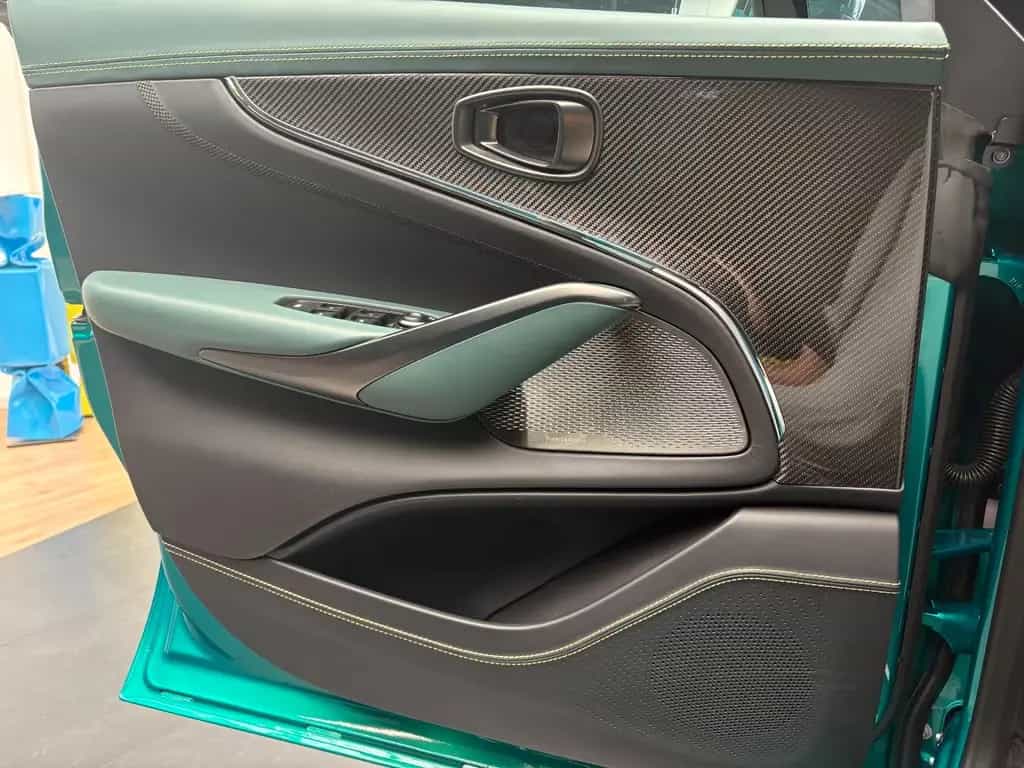 Aston Martin DBX 707 AMR24 Edition - Medical Car - Carbon 01/2025-photo-4