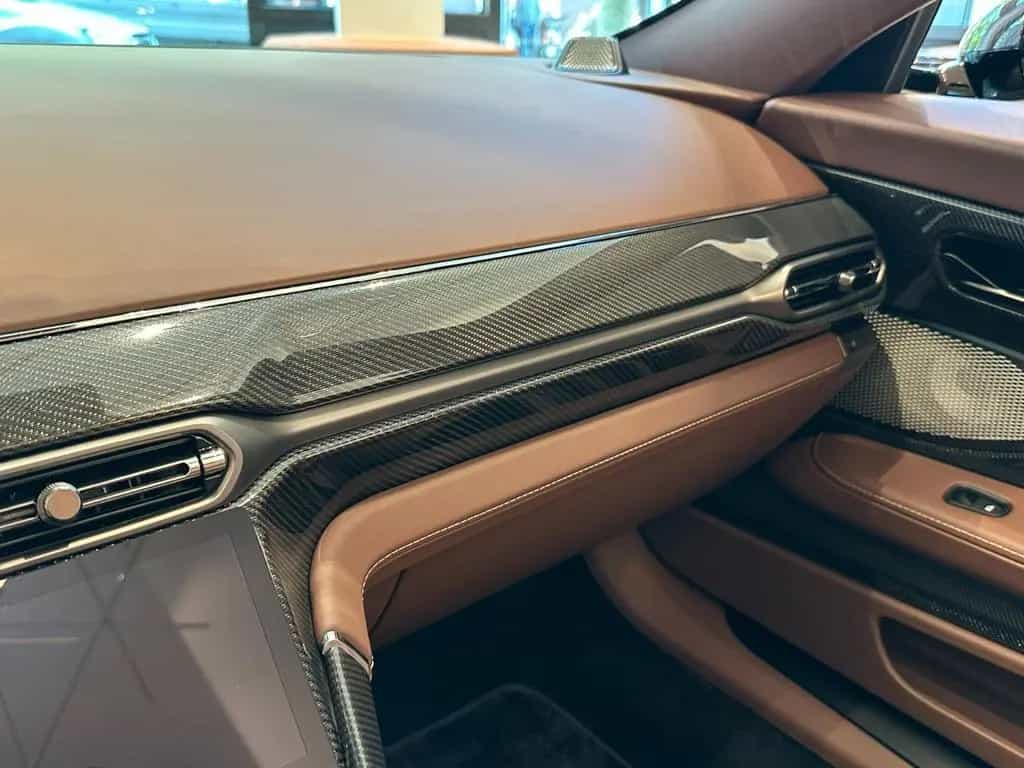 Aston Martin Vanquish Volante - Chiltern Green - Carbon null-photo-10