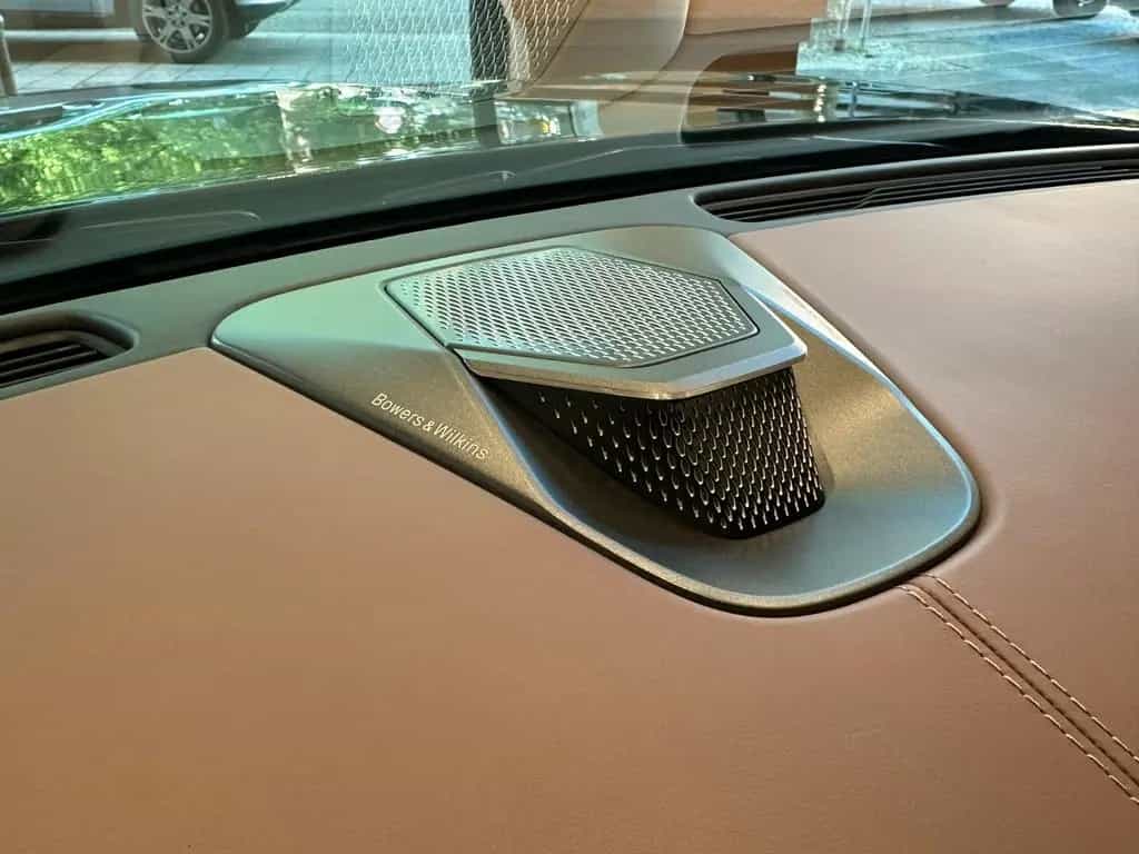 Aston Martin Vanquish Volante - Chiltern Green - Carbon null-photo-11