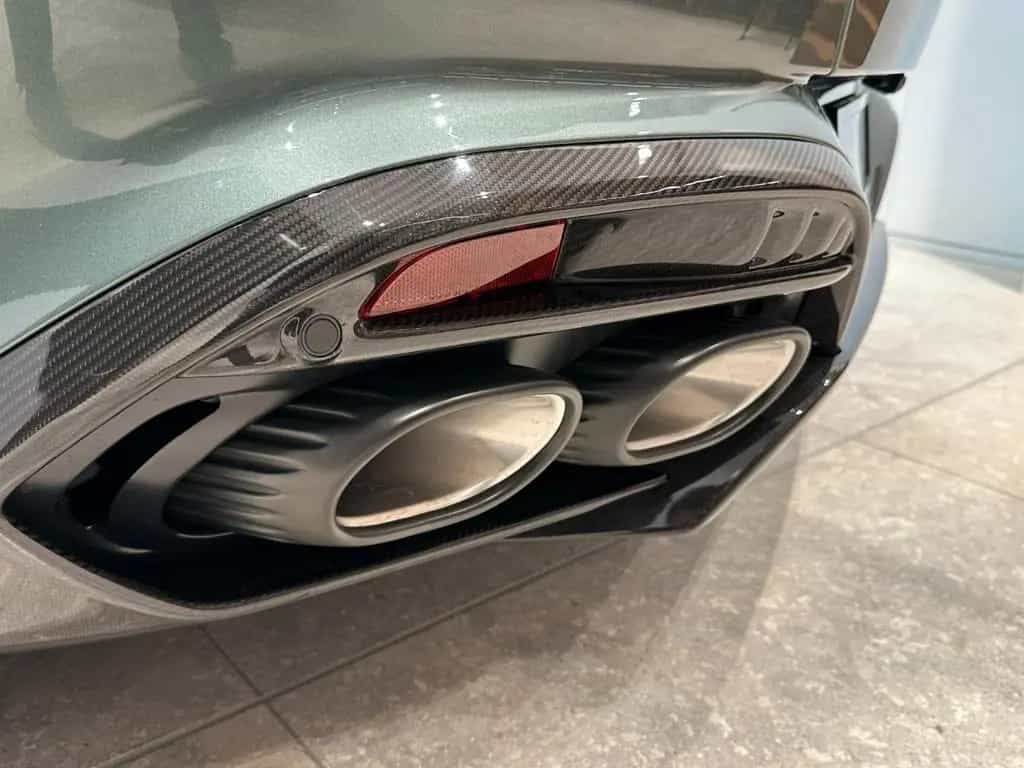 Aston Martin Vanquish Volante - Chiltern Green - Carbon null-photo-14