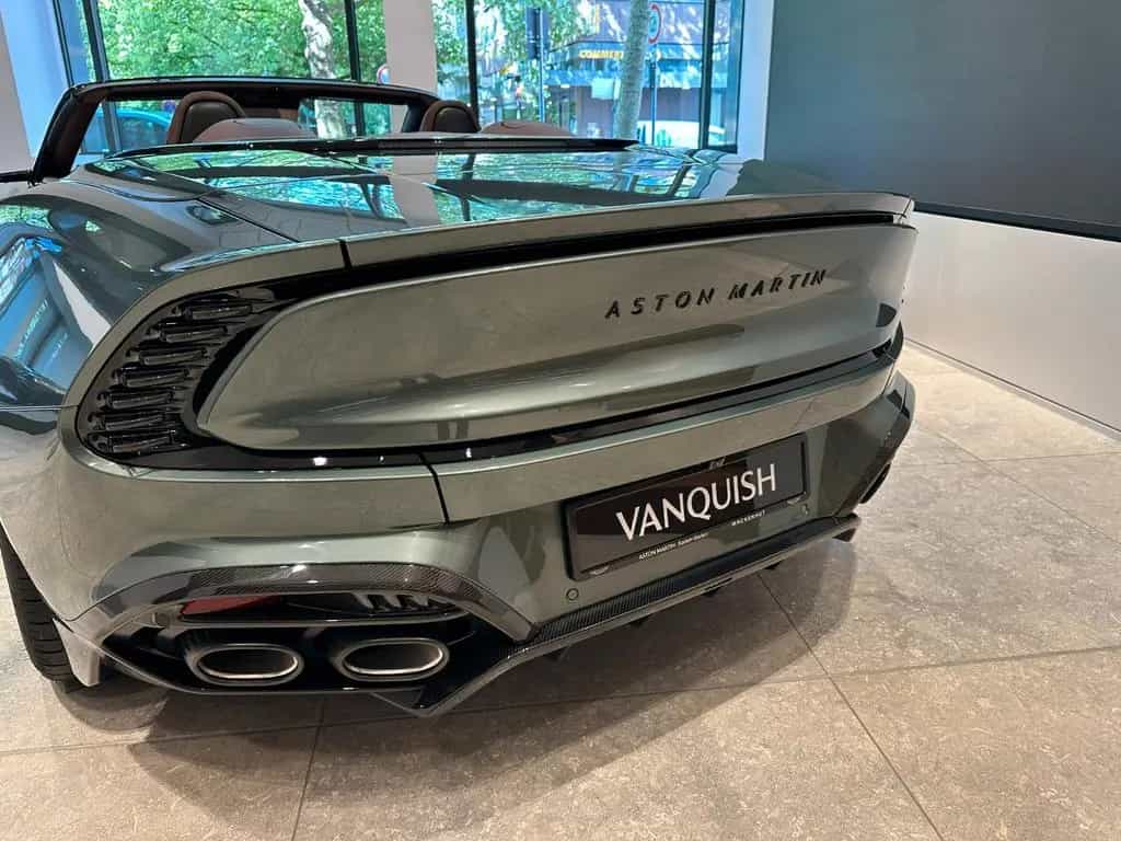 Aston Martin Vanquish Volante - Chiltern Green - Carbon null-photo-3