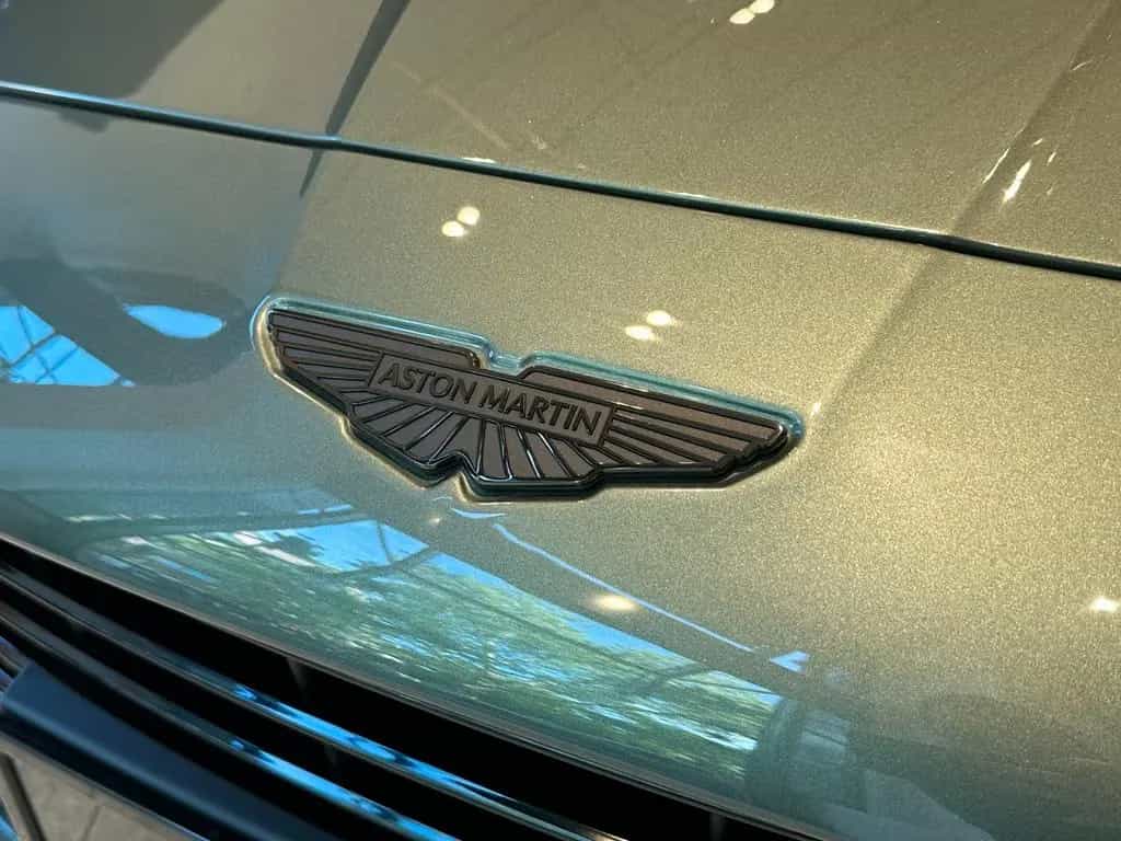 Aston Martin Vanquish Volante - Chiltern Green - Carbon null-photo-4