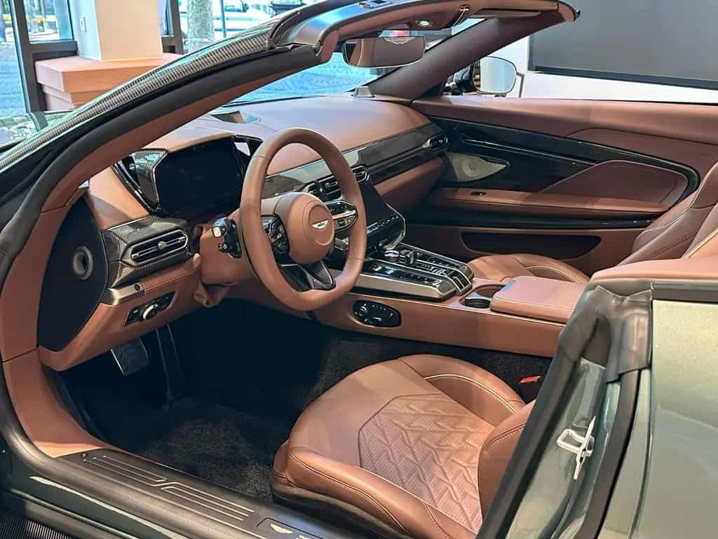 Aston Martin Vanquish Volante - Chiltern Green - Carbon null-photo-6
