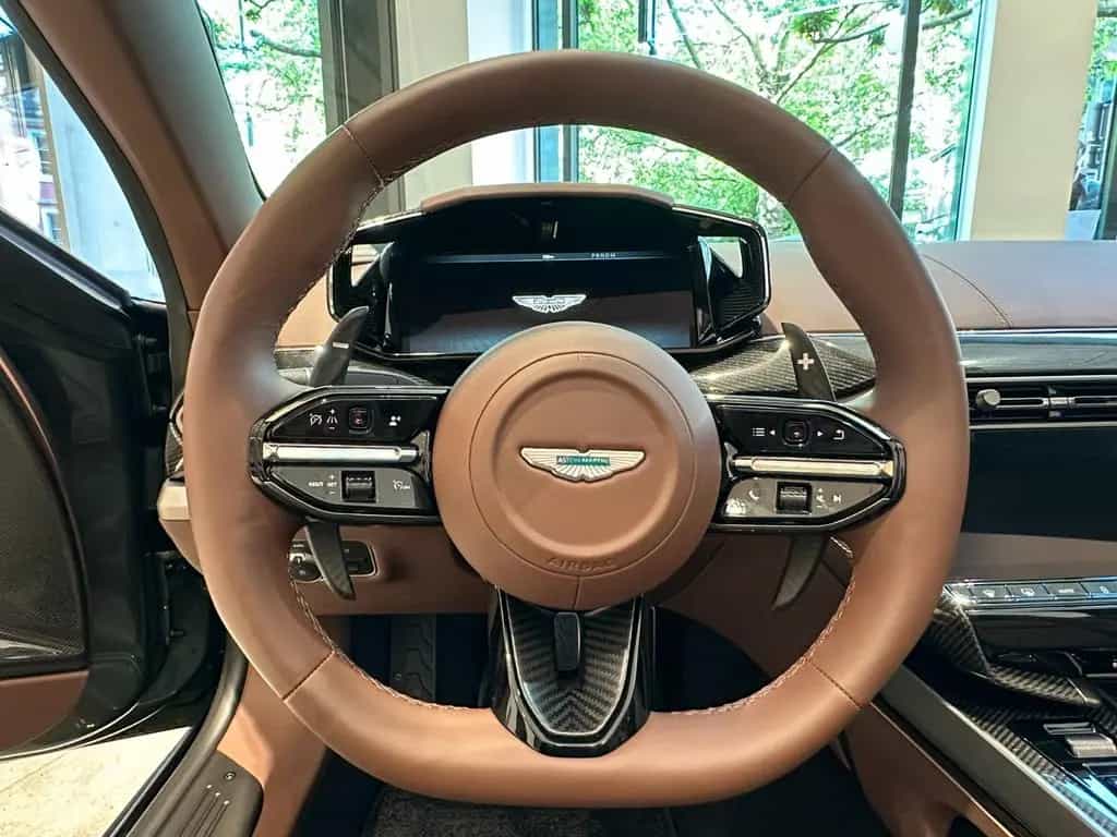 Aston Martin Vanquish Volante - Chiltern Green - Carbon null-photo-8