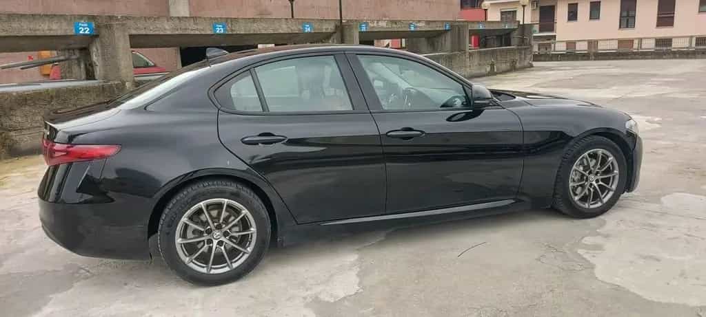 Alfa Romeo Giulia 2.2 Turbodiesel 180 CV AT8 Eco 05/2018-photo-3