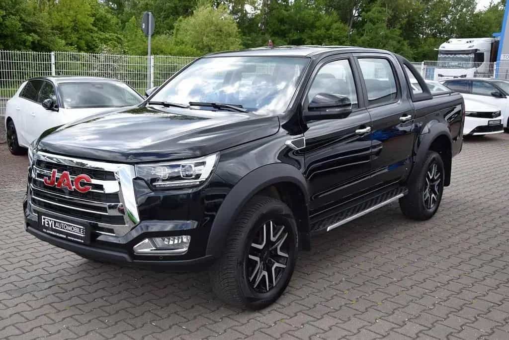 JAC 8 Pro 8 PickUp 2.4 Turbo 4x4, Heckrollo 02/2025-photo-1
