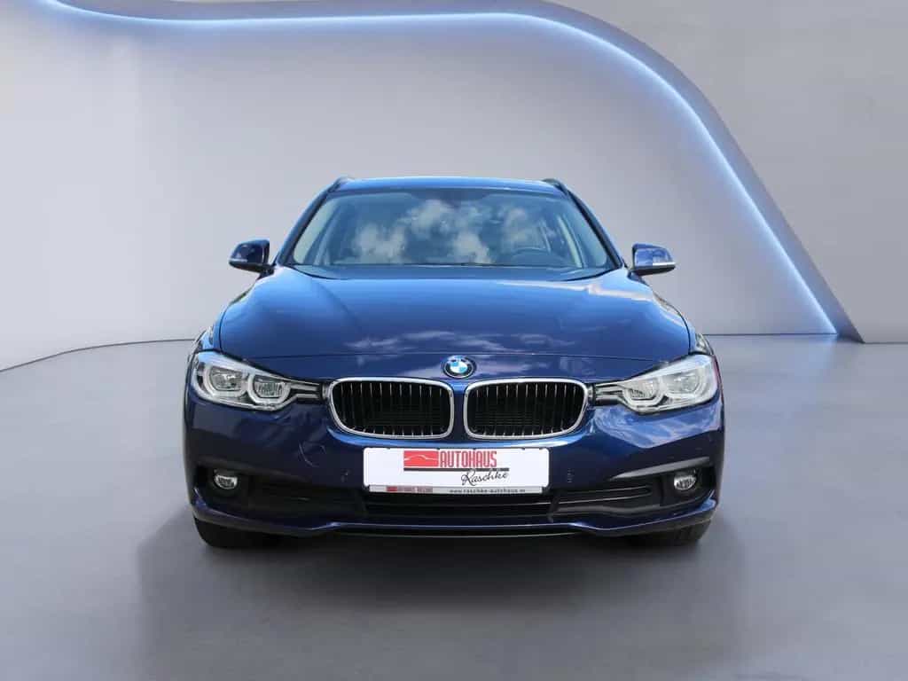 BMW 320 d xDrive Advantage Touring/LED/ AHK/ Panorama 03/2019-photo-1