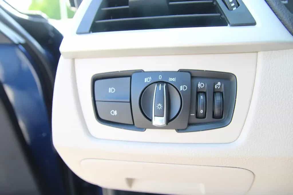 BMW 320 d xDrive Advantage Touring/LED/ AHK/ Panorama 03/2019-photo-18