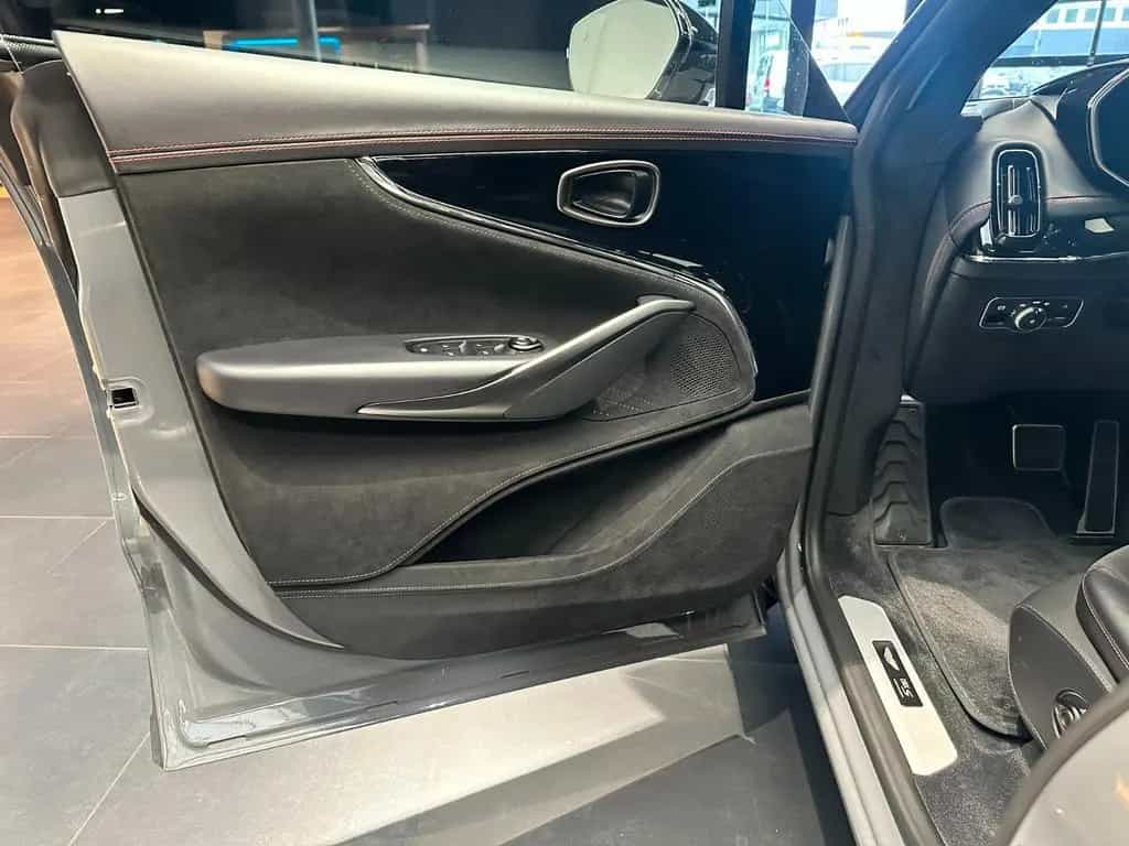 Aston Martin DBX S - China Grey - S Alcantara - Lightweight 01/2026-photo-7
