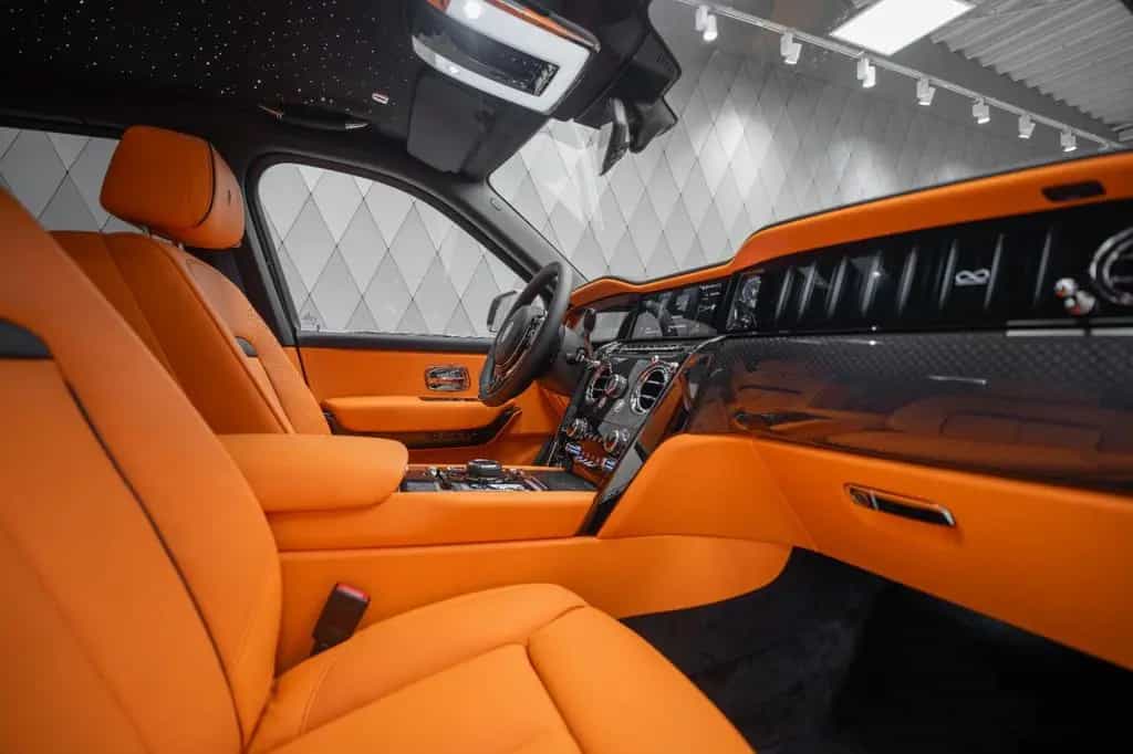 Rolls-Royce Cullinan BLACK BADGE 2026 GREY/ORANGE STARLIGHT 05/2026-photo-11