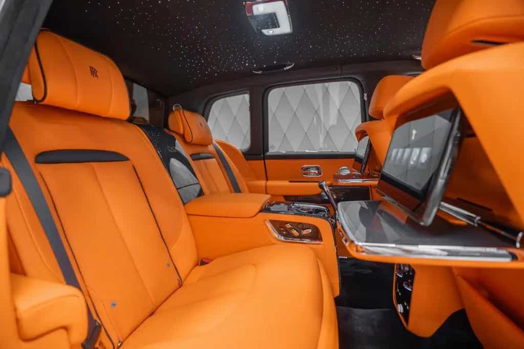Rolls-Royce Cullinan BLACK BADGE 2026 GREY/ORANGE STARLIGHT 05/2026-photo-12