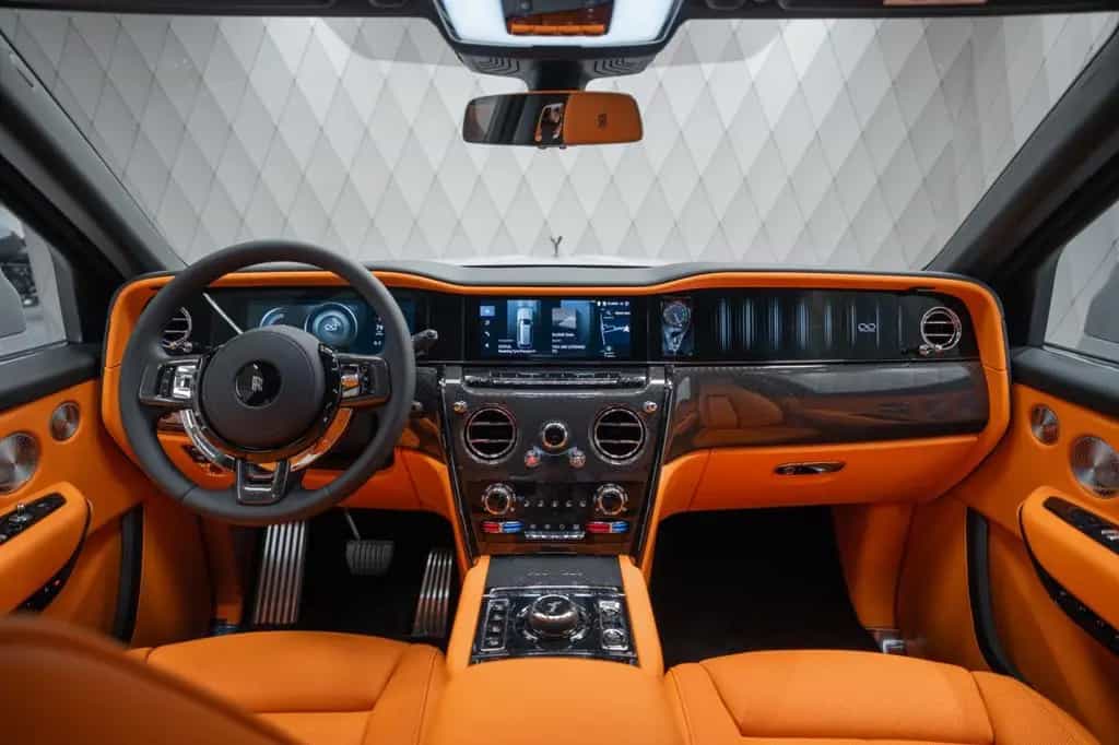 Rolls-Royce Cullinan BLACK BADGE 2026 GREY/ORANGE STARLIGHT 05/2026-photo-13