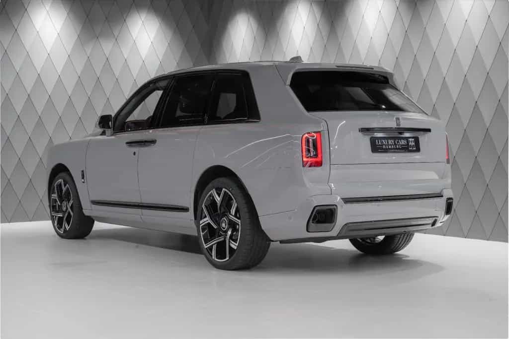 Rolls-Royce Cullinan BLACK BADGE 2026 GREY/ORANGE STARLIGHT 05/2026-photo-4