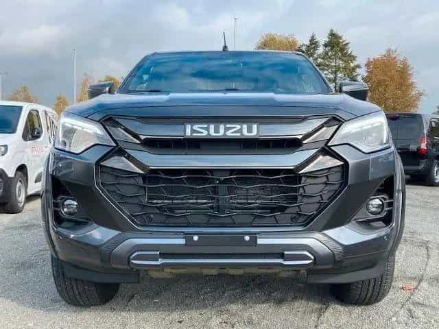 Isuzu D-Max MY25 Double Cab 4WD V-CROSS AT 05/2026-photo-0